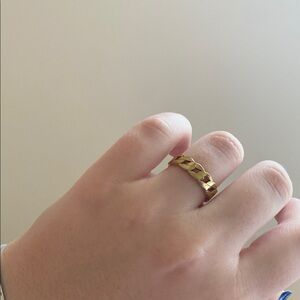 Gold tone ring ⚜️